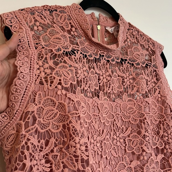 Beautiful blush pink lace top - Picture 6 of 6